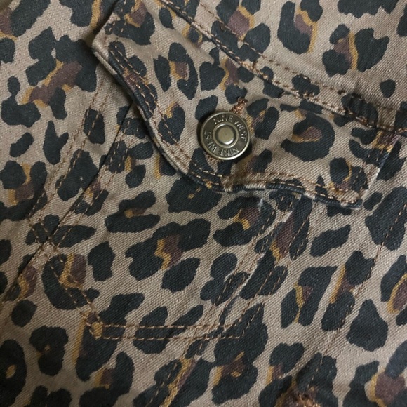 Cheetah Bengal Print Tan Sharp Denim Jean Jacket - Picture 6 of 13